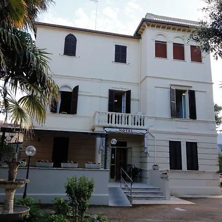 Residence Villa Pina Hotel Senigallia