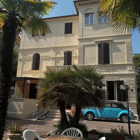 Residence Villa Pina 3* Сенигаллия